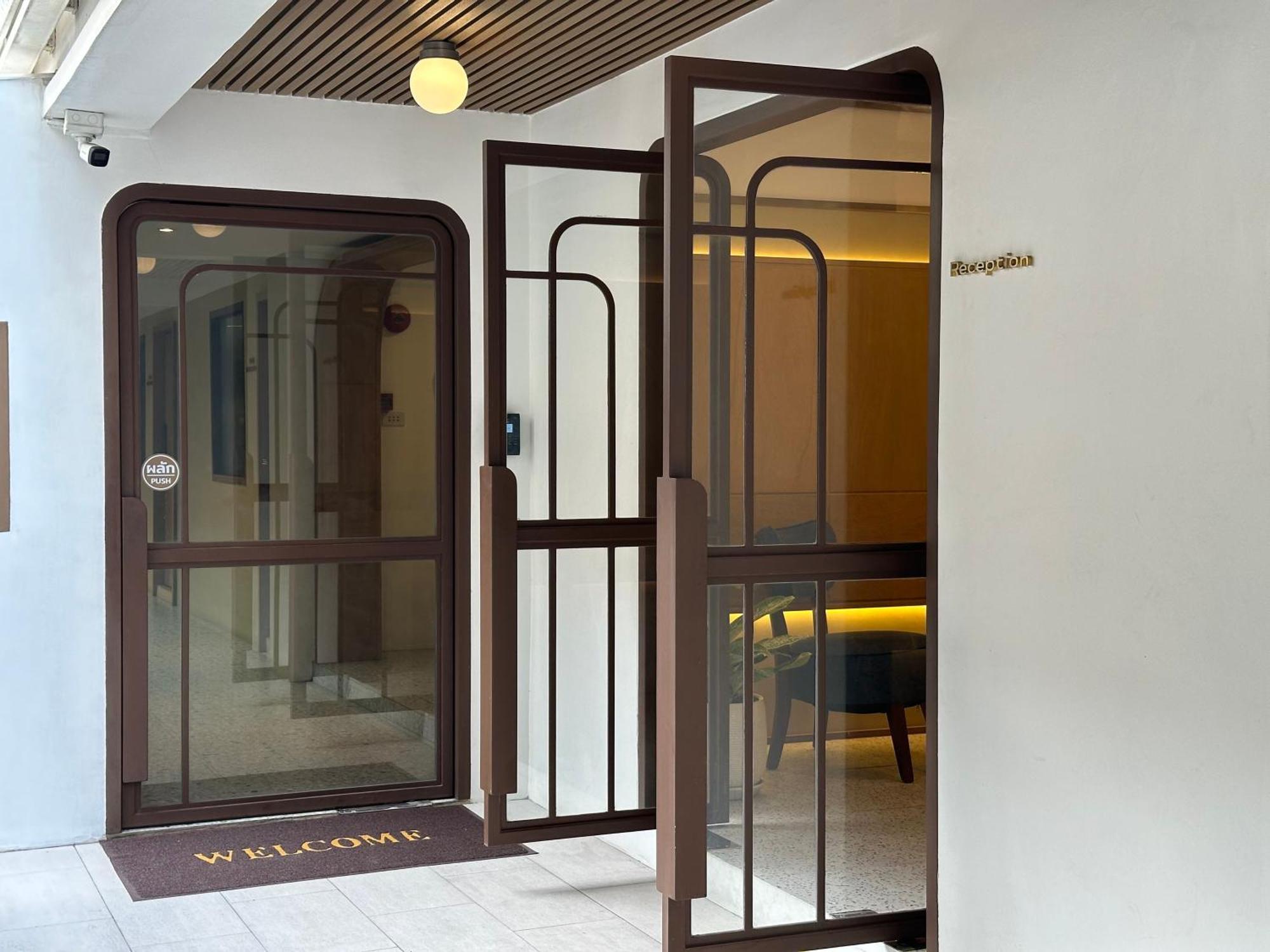 Parcel Hotel Банкок Екстериор снимка
